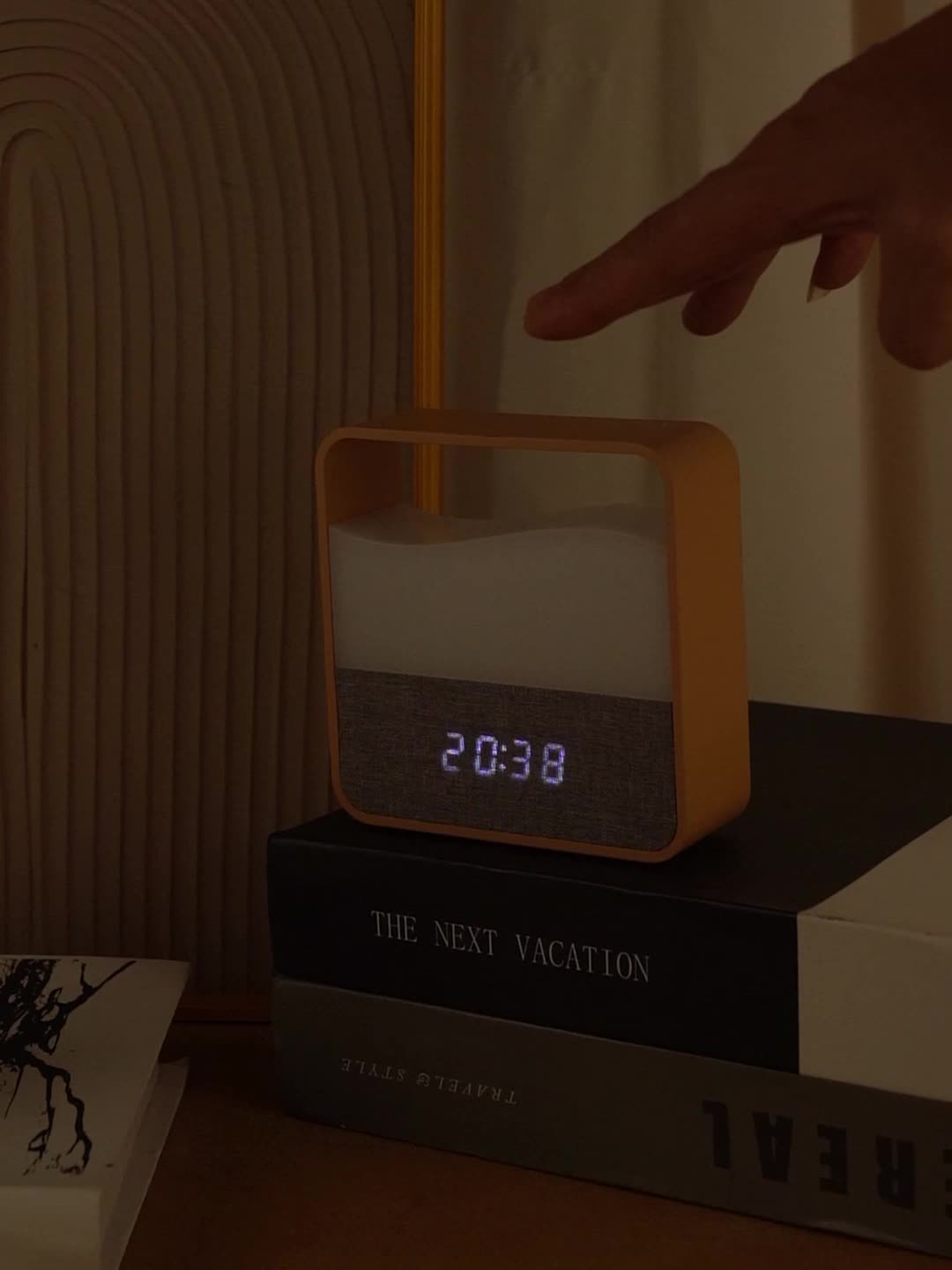 LED Bedside Lamp, Night Light with Alarm Clock, Time Display, Rechargeable Desk Night Light, Bedside Sleep Light, Portable LED Lamp, Adjustable Brightness Light, Soft Lighting Suitable for Home Bedrooms